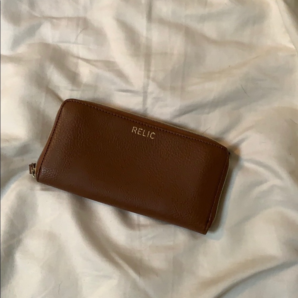 Relic wristlet